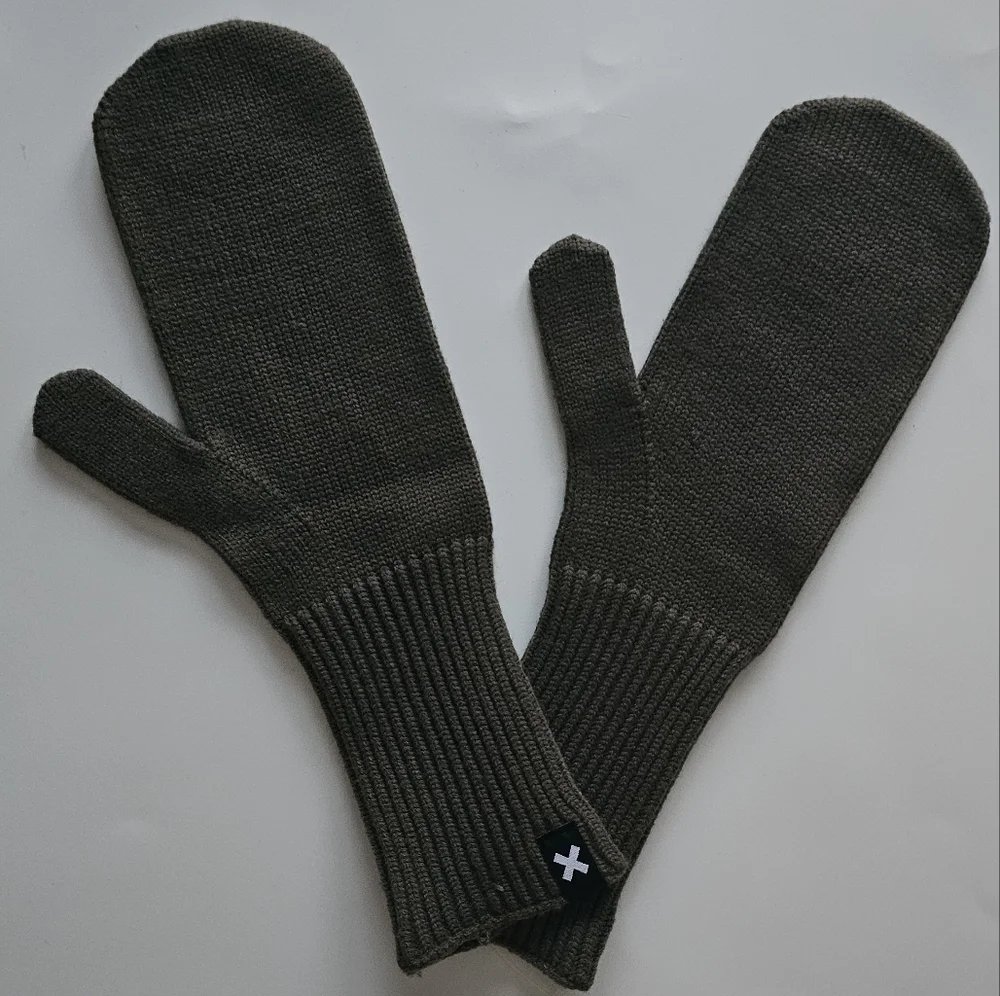 COLLUSION Unisex knitted mittens